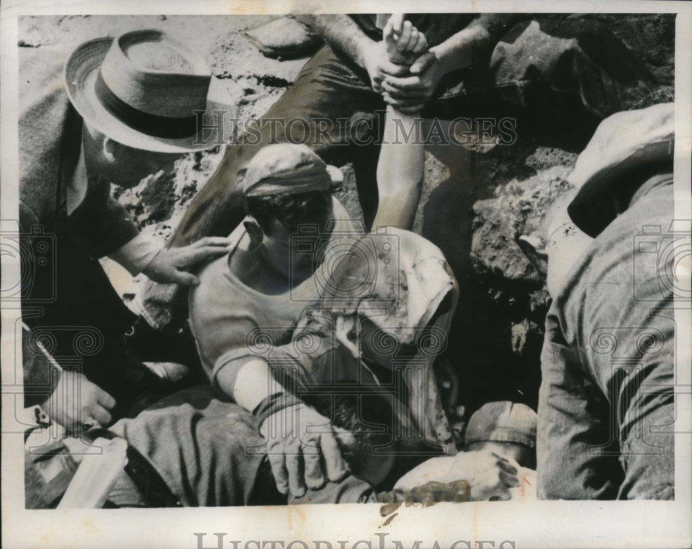 1947 Press Photo Harold Bettrrly rescued from cave in i Hazelton PA - neo22134