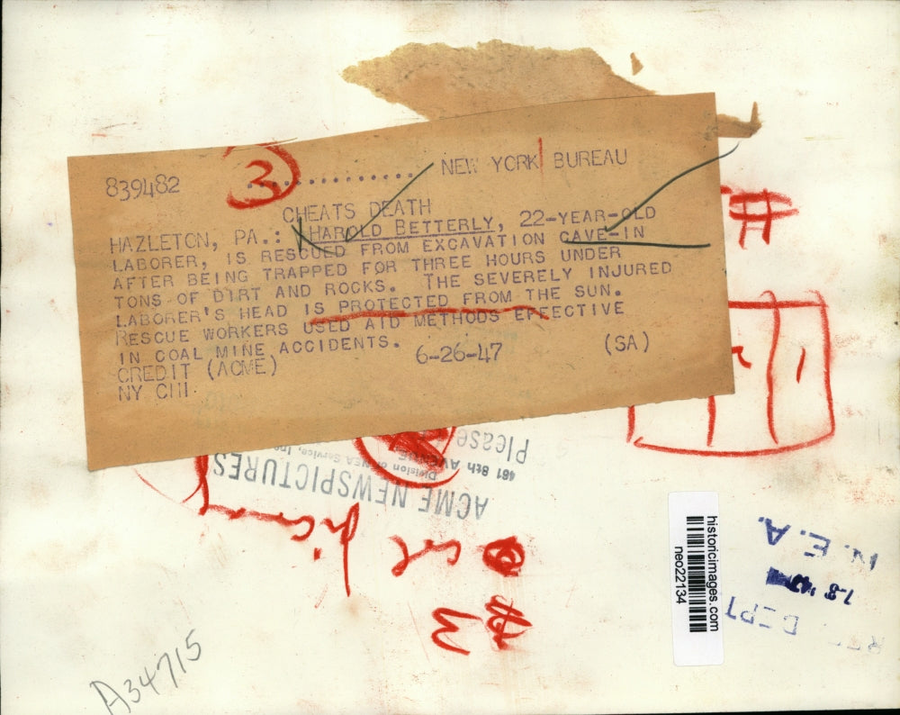 1947 Press Photo Harold Bettrrly rescued from cave in i Hazelton PA - neo22134