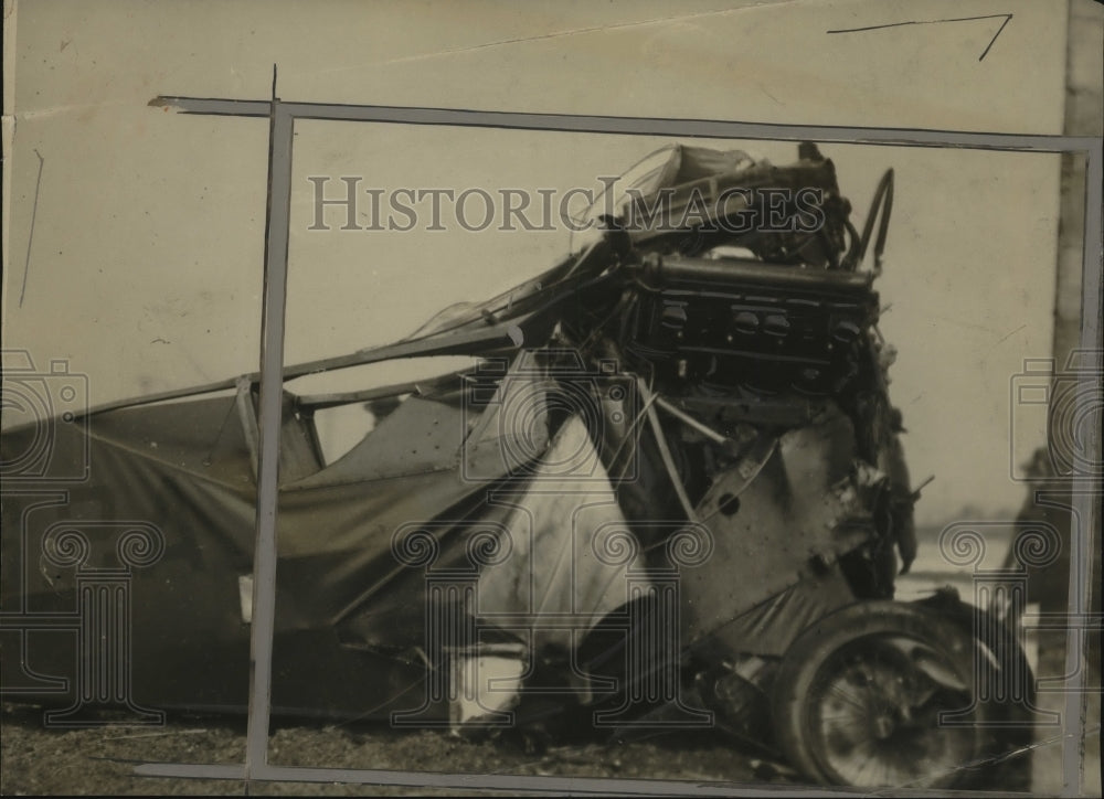 1925 Press Photo Wreckage from airplane crash - neo22152