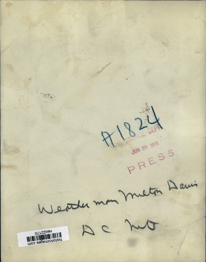 1934 Press Photo Weatherman Milton Davis at Washington DC - neo22170