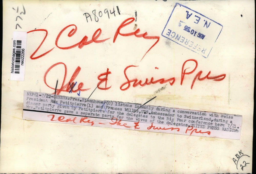 1955 Press Photo Eisenhower listens to a conversation with Petitpierre, Willis