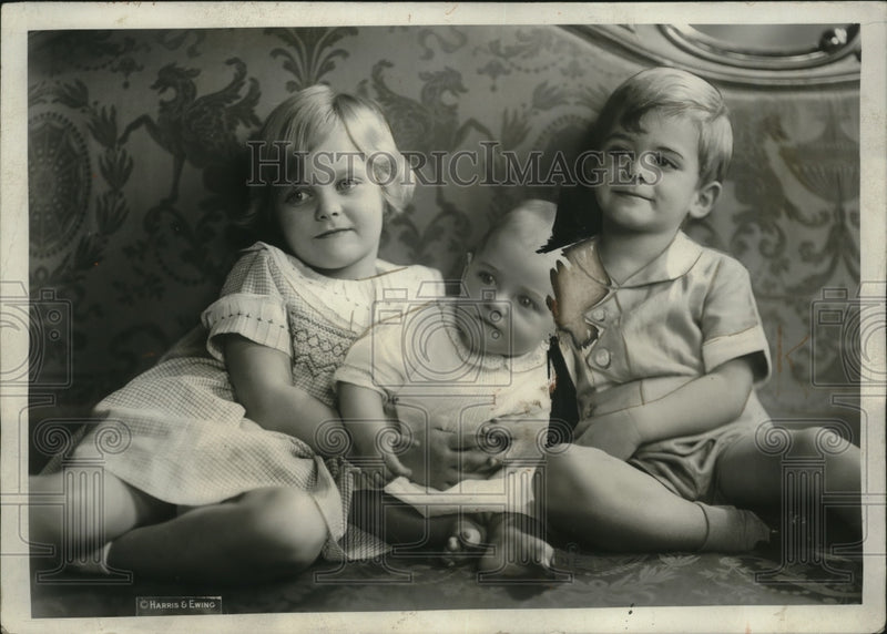 Load image into Gallery viewer, 1930 Press Photo President Hoovers grandchildren Peggy Ann, Joan &amp; Herbert 3rd
