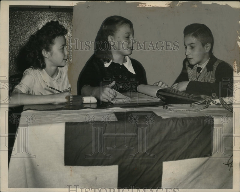 Load image into Gallery viewer, 1938 Press Photo Catherine Edelinski, Robert fittro Safety Council - neo22446
