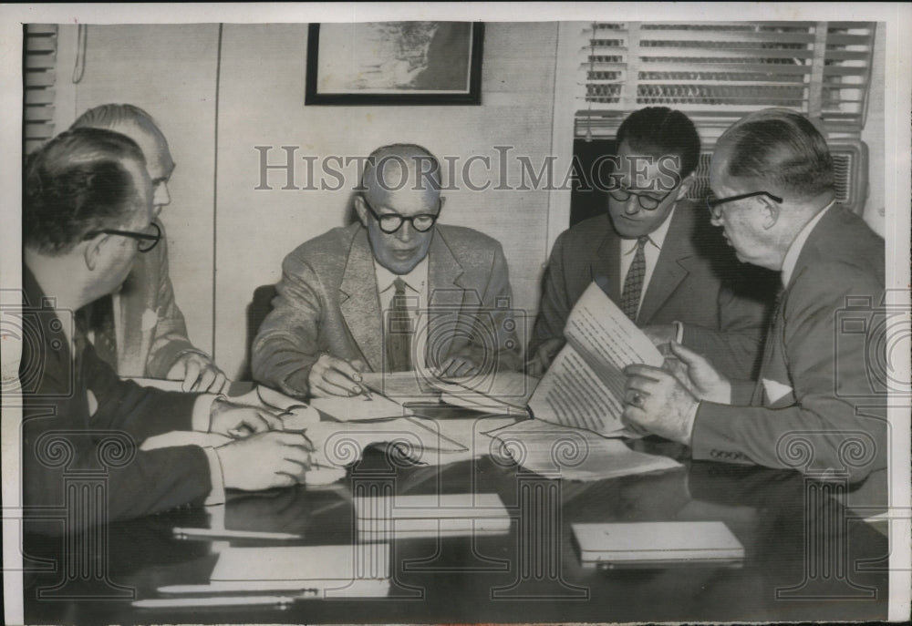 1956 Press Photo Pres Eisenhower Works on Farm Message to be Sent to Congress
