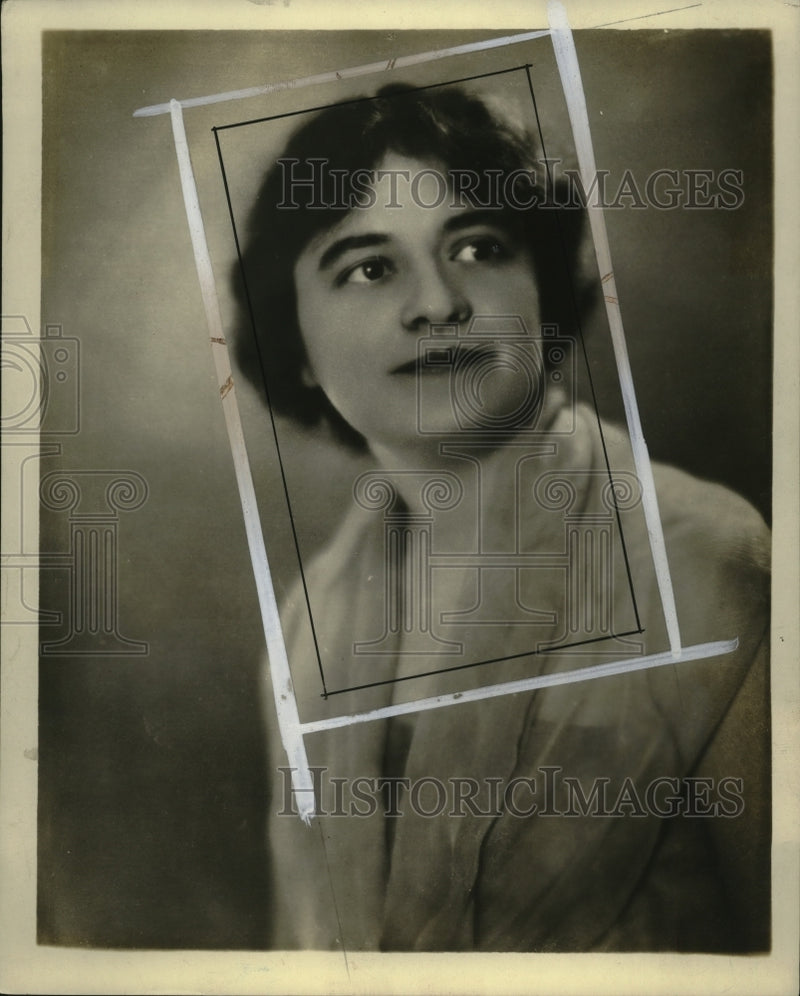 Load image into Gallery viewer, 1928 Press Photo Theresi Prochazka Soprano - neo22700
