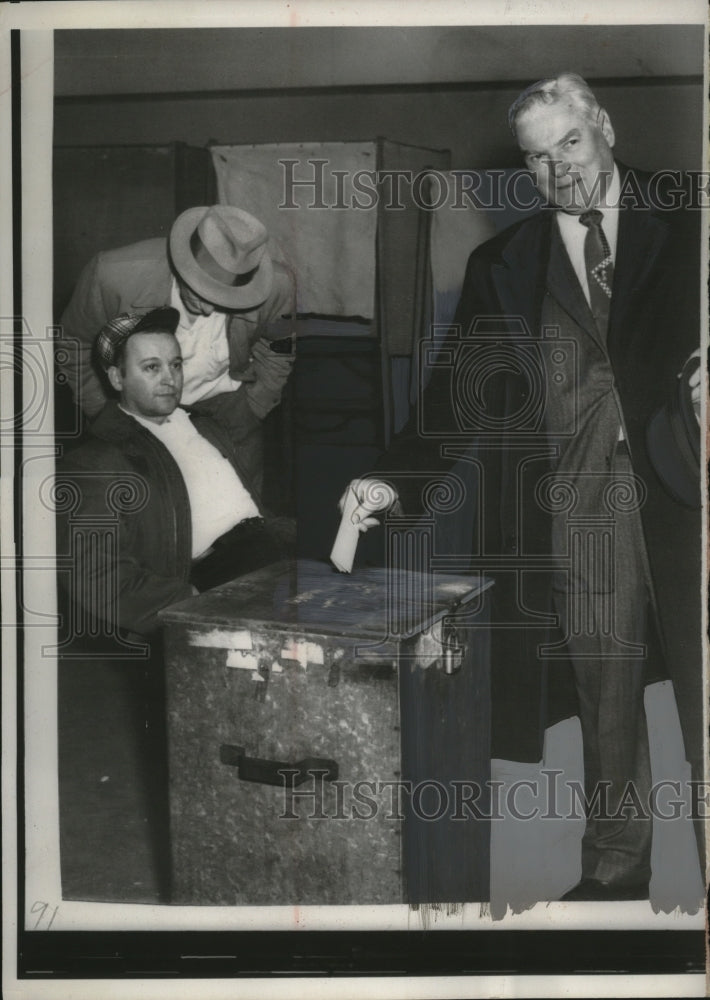 Load image into Gallery viewer, 1957 Press Photo Dave McDonald President United Steelworkers of America
