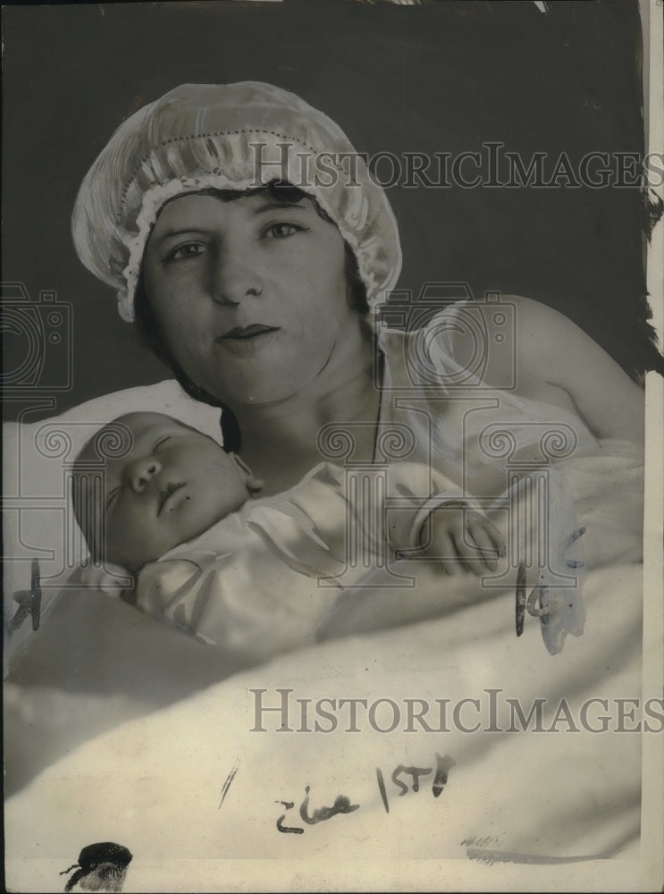1924 Press Photo Mrs George A Matthews Mattapan MA with her snow baby