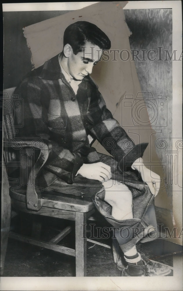 Load image into Gallery viewer, 1950 Press Photo Donald Hazard Ripped Jeans after Milford, MA Kidnapping
