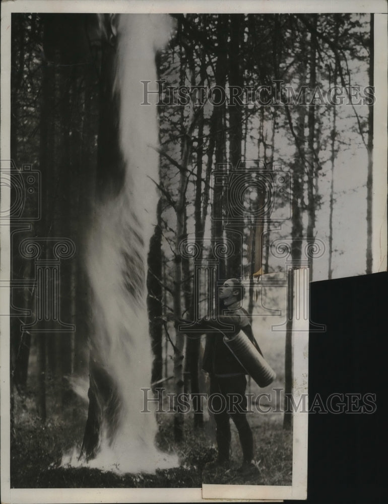 1934 Press Photo EC SanfordForestry worker sprays trees with oil to stop a fire
