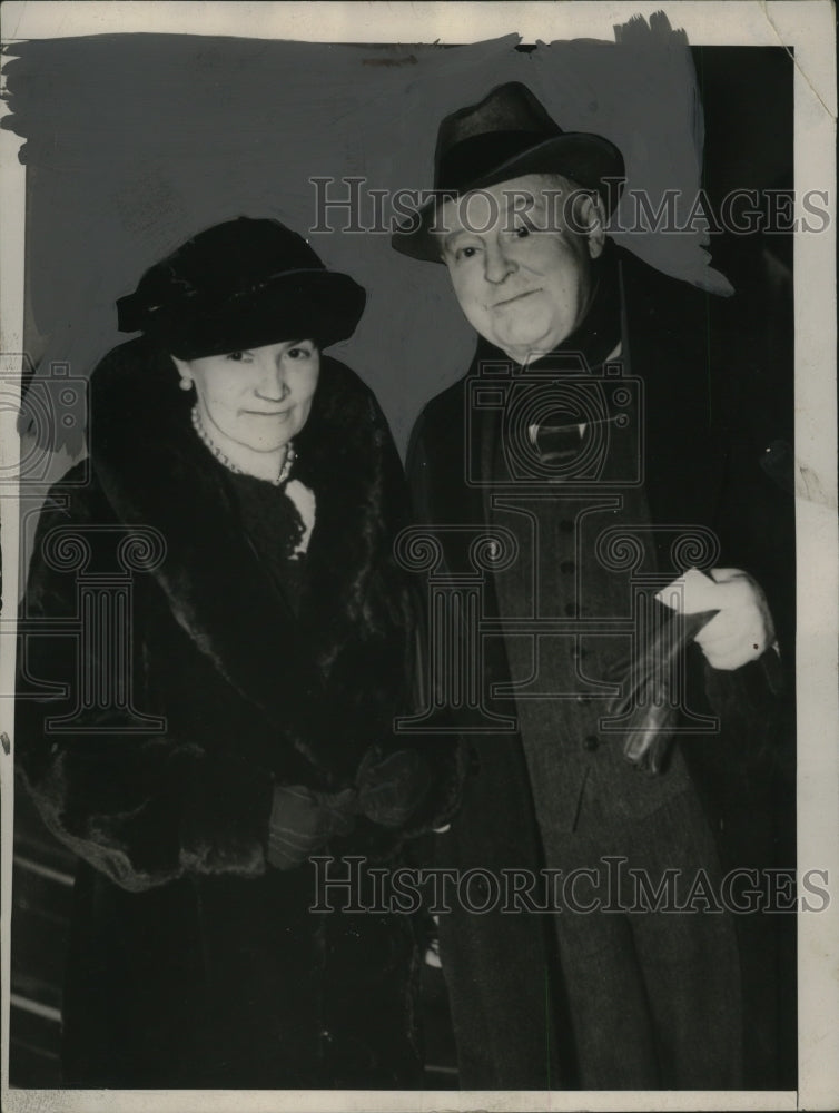 Load image into Gallery viewer, 1936 Press Photo Publisher of Emporia Kansas Gazette William Allen White &amp; wife
