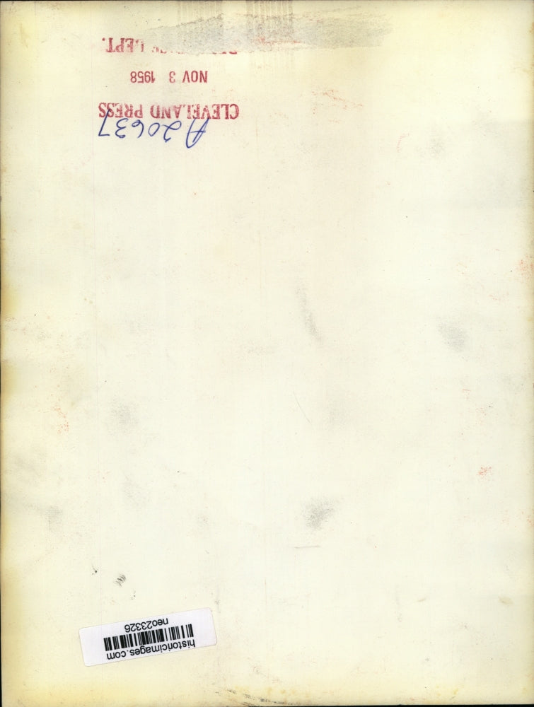 1958 Press Photo Pope gives his blessings - neo23326