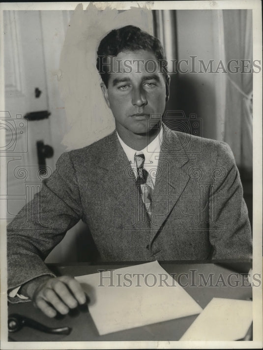 1932 Press Photo Cornelius Vanderbilt Whitney, Millionaire, at Garden City Hotel