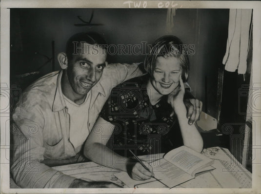 1937 Press Photo Albert Studley & Child Bride Flora Belle Knight, Rhode Island