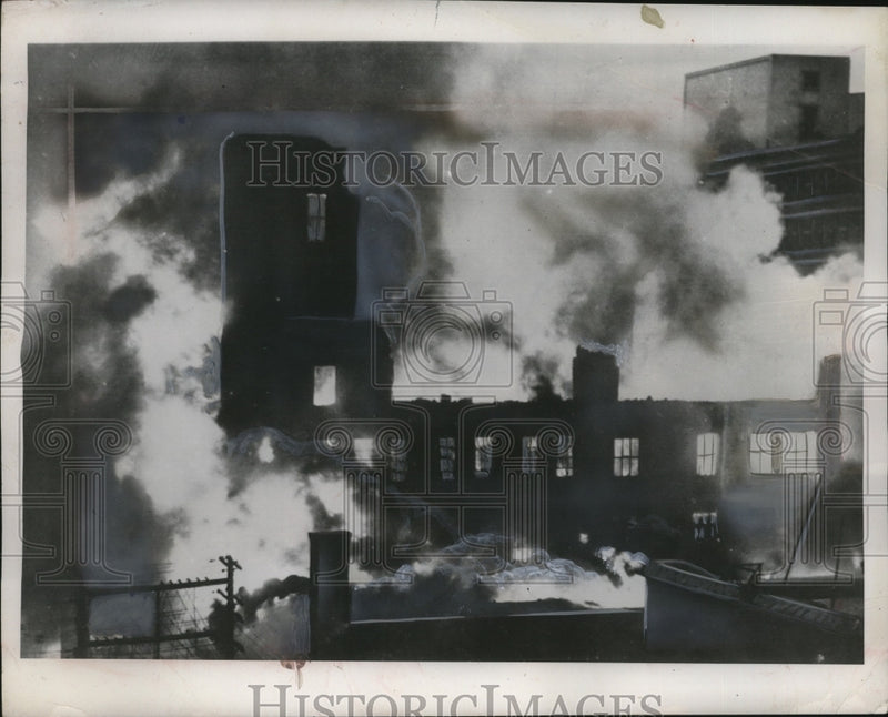 Load image into Gallery viewer, 1954 Press Photo Worst Fire in Winnipeg History Sweeps 2 Blocks - neo23568
