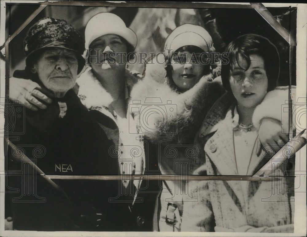 1929 Press Photo Mrs Bardon Tevlin Takes First Flight on 97th Birthday
