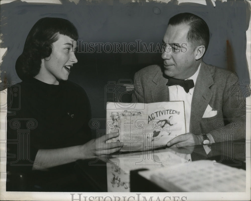 1955 Press Photo A Booklet for/by Teenagers Examined by Dorothy Woods