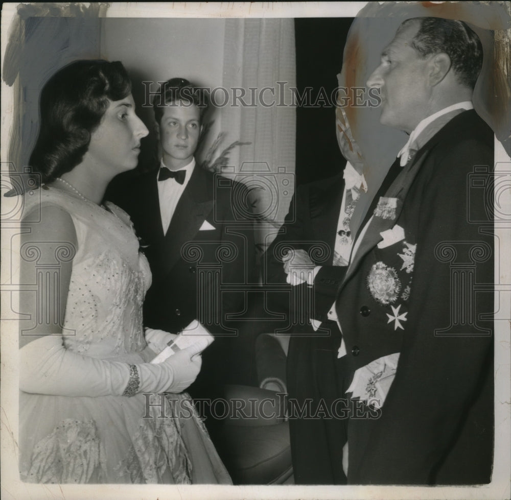 1954 Press Photo Princess Maria Del Pilar of Spain w/ Father Don Juan in Lisbon