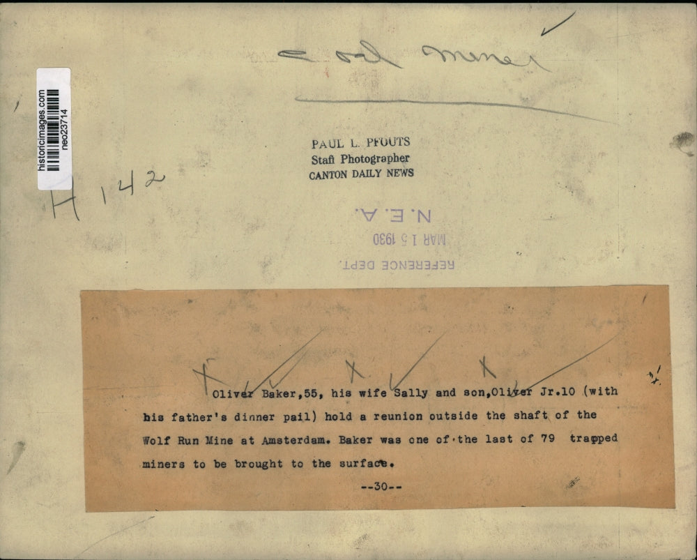 1930 Press Photo Oliver Baker Reunited w/ Family, Wolf Run Mine Shaft Accident