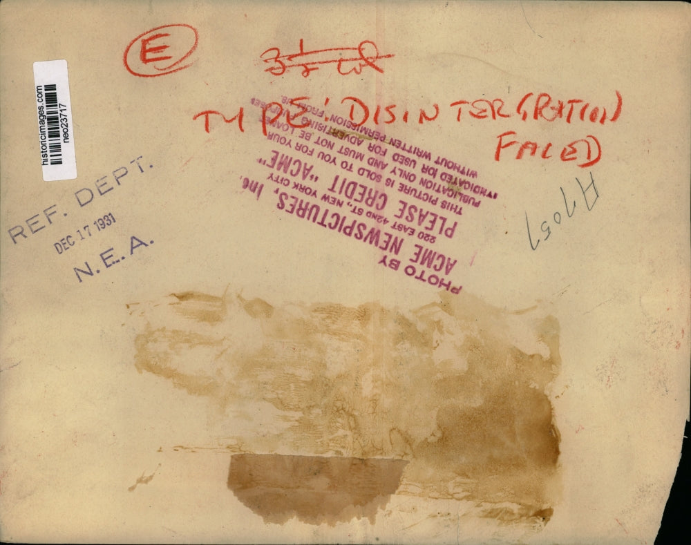 1931 Press Photo Soldiers on horses carrying banners - neo23717