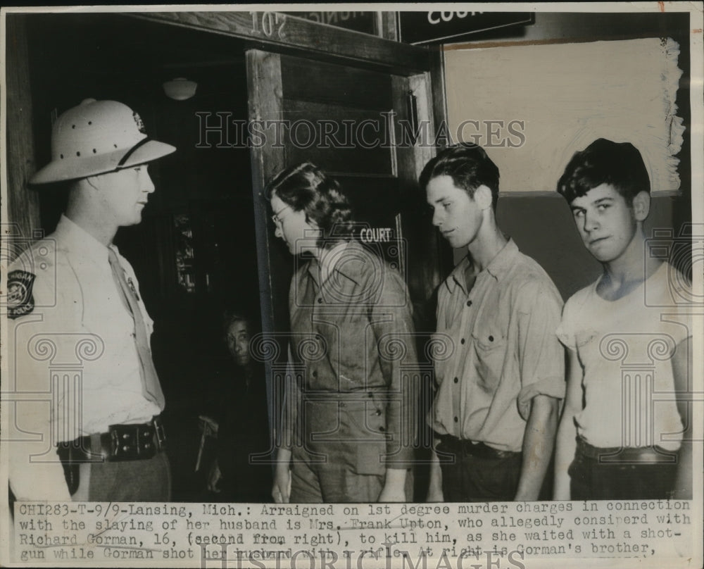 1947 Press Photo Mrs. F Upton Arraigned on 1st Degree Murder Charges of Husband