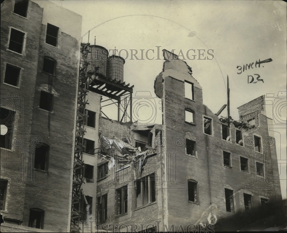 1922 Press Photo Parkway building in Philadelphia PA destroyed by fire