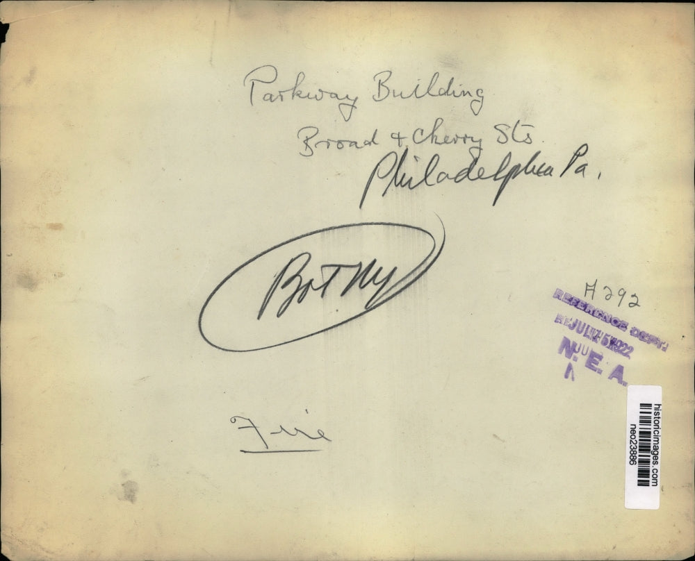 1922 Press Photo Parkway building in Philadelphia PA destroyed by fire