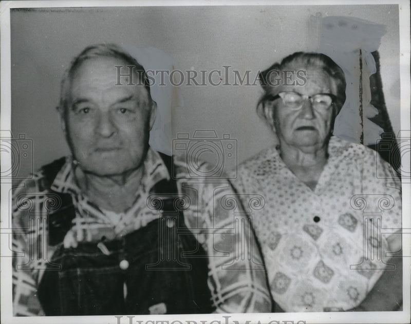 Load image into Gallery viewer, 1957 Press Photo Mr &amp;Mrs Gabor Szikras for 61st anniversary in Cleveland Ohio
