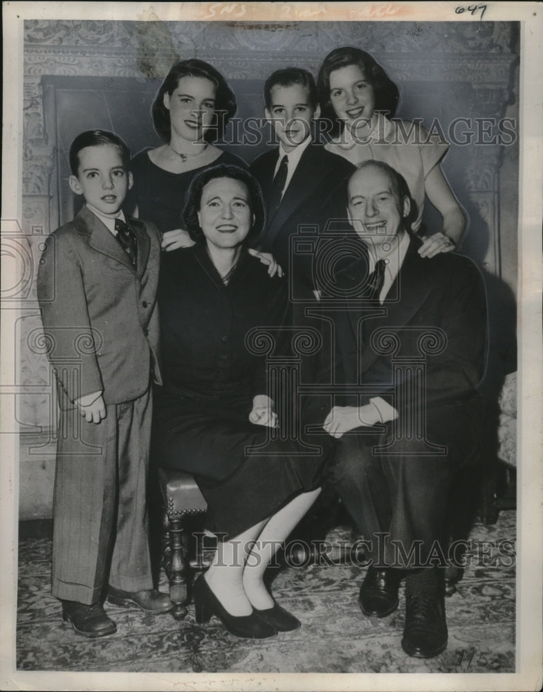 1957 Press Photo Herbert Brownell & his family - neo24036