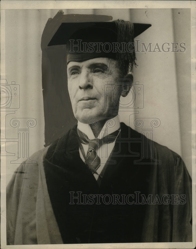 1925 Press Photo Maj Gen Robert Lee Gets Doctorate of Law at Columbia University