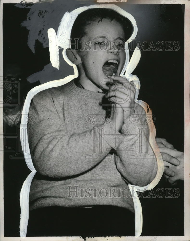 1928 Press Photo Boy Cheering - neo24097