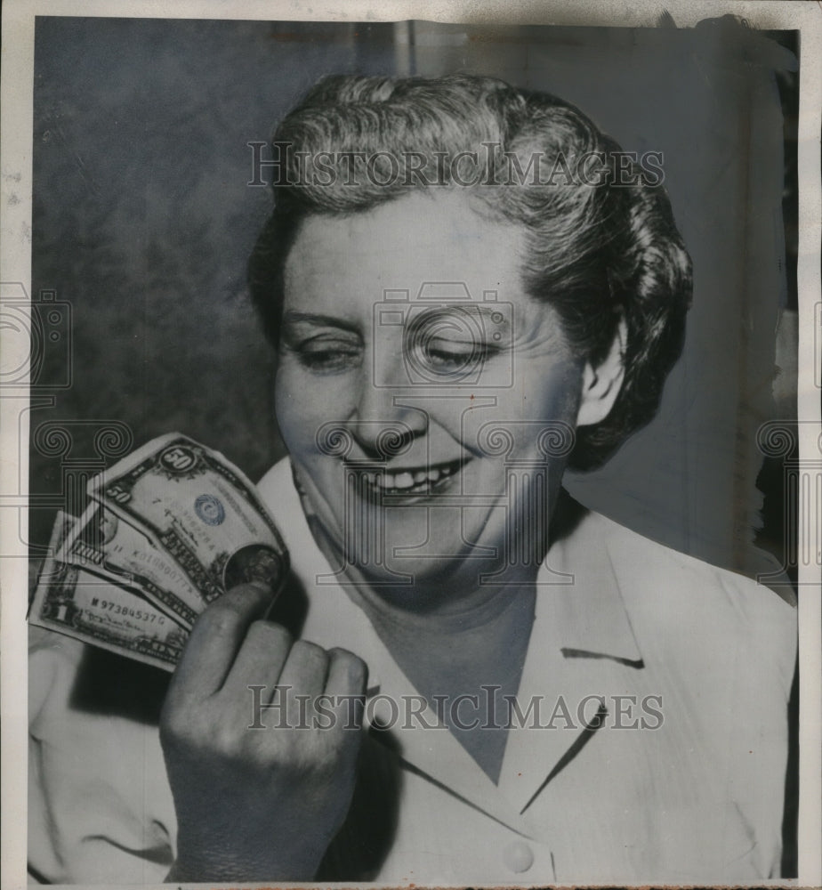 1954 Press Photo Dallas Waitress Lucille Gregory, Received $151 Tip - neo24170