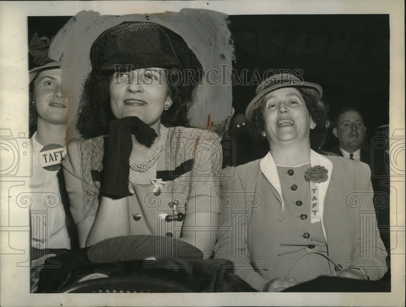 Load image into Gallery viewer, 1940 Press Photo Taft Supporters - neo24293
