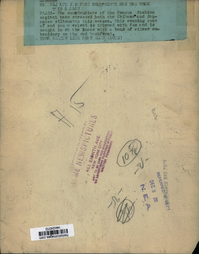 1928 Press Photo Red Panne Velvet Womens Evening Coat Fox Trim Silver Embroidery