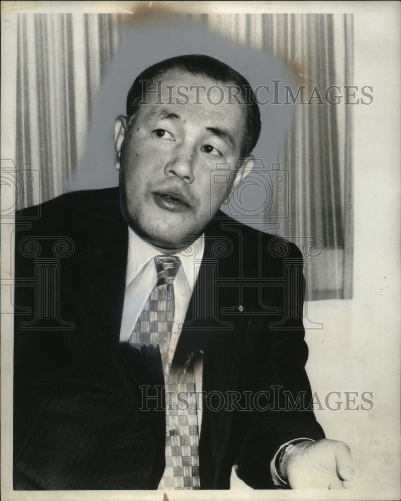 Load image into Gallery viewer, 1942 Press Photo kakuei Tanaka International Trade &amp; Industry Minister of Japan
