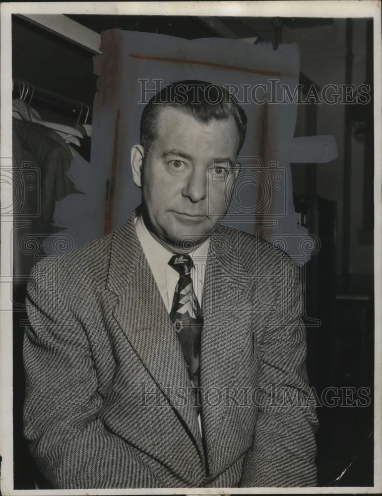 1955 Press Photo Mark McElroy running for State School Board of Ohio - neo24530