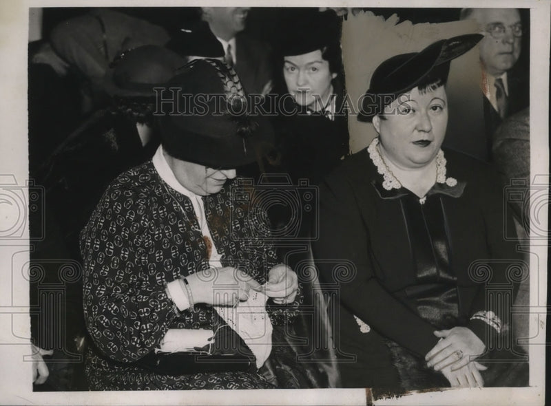 Load image into Gallery viewer, 1937 Press Photo Mrs. Warren Austin &amp; Mrs. Homer Cummings at Senate hearing
