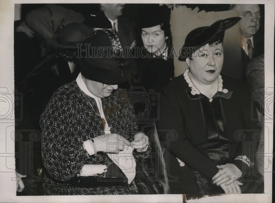 1937 Press Photo Mrs. Warren Austin & Mrs. Homer Cummings at Senate hearing