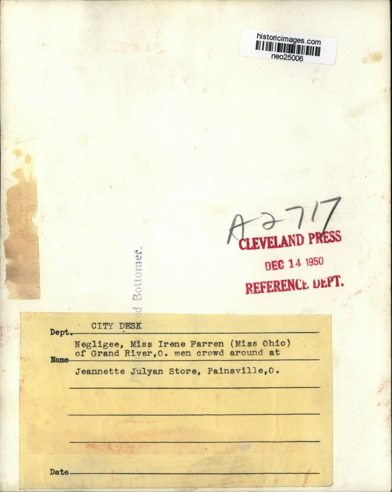 1950 Press Photo Irene Farren in Negligee at Jeannette Julyan Style Show