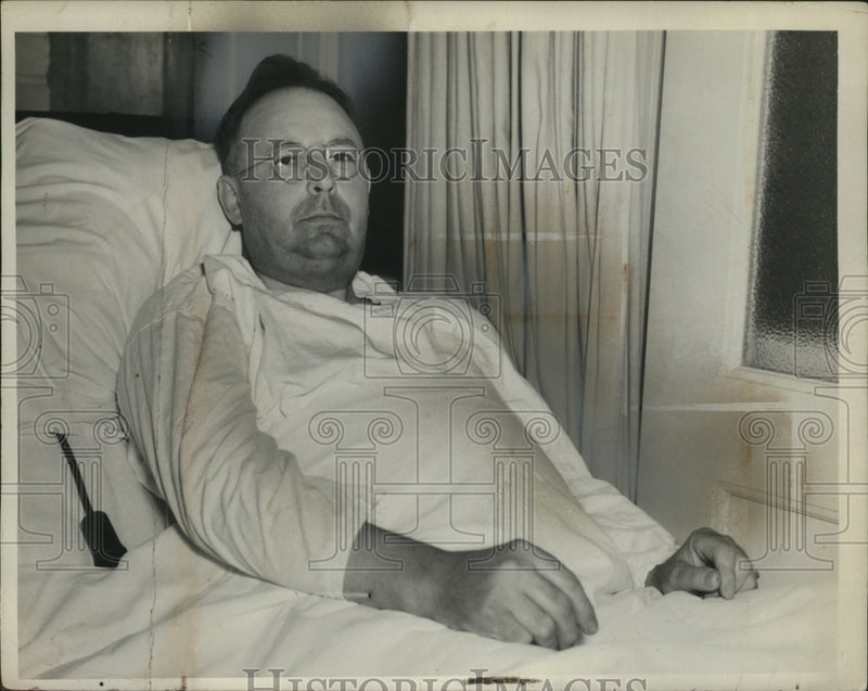 Load image into Gallery viewer, 1939 Press Photo Pat Albert Chiban at St John's Hospital - neo25019
