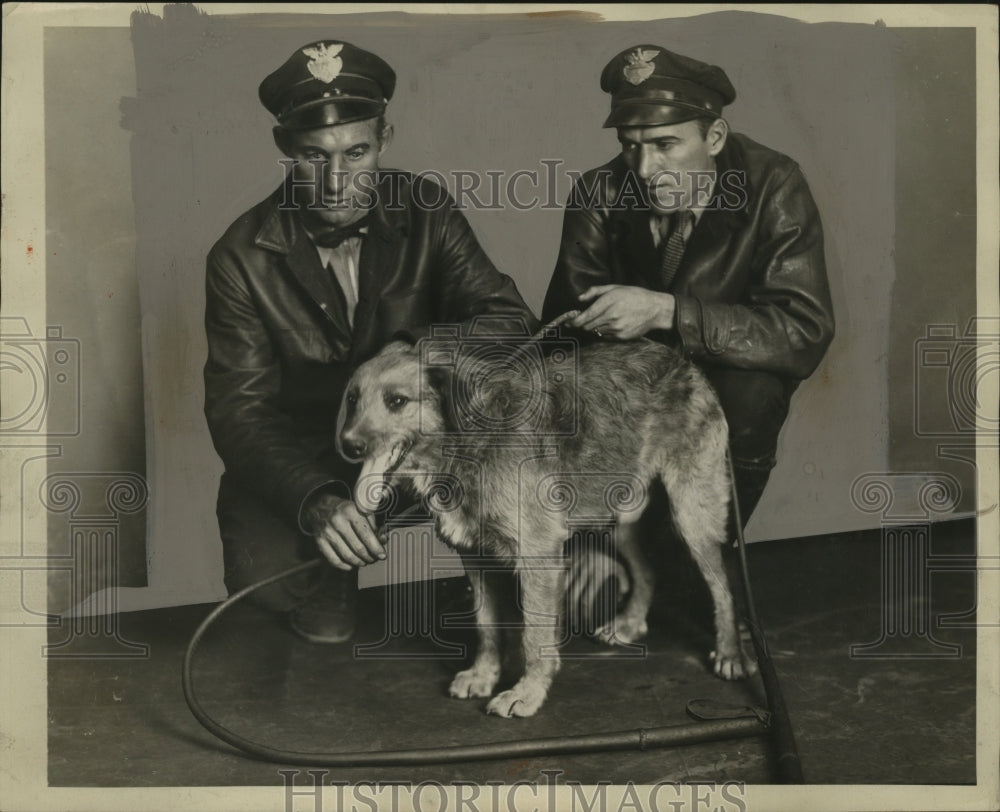 1930 Press Photo Deputy Warden Paul Fawns, Louis Von Tafel with Dog - neo25024