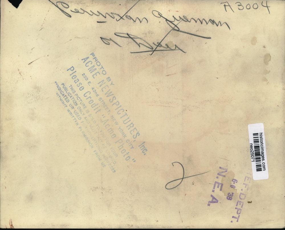 1938 Press Photo A Peruvian gueman deer in a zoo enclosure - neo25071