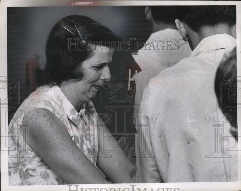 Load image into Gallery viewer, 1952 Press Photo Mrs F Jay Miltner of Cleveland Ohio - neo25090
