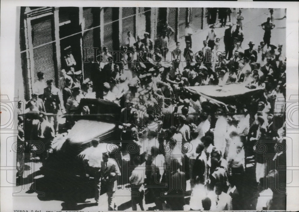 1954 Press Photo Demonstrators attempted to storm the Tribuna da Imprensa