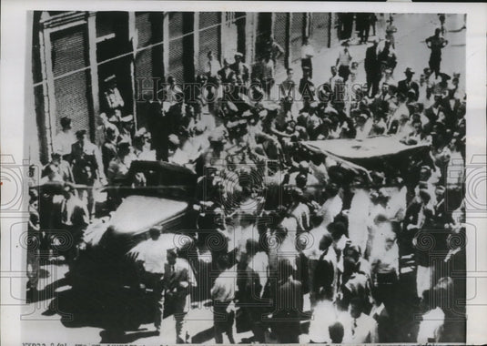 1954 Press Photo Demonstrators attempted to storm the Tribuna da Imprensa