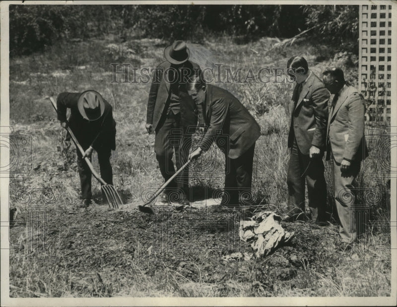 Load image into Gallery viewer, 1933 Press Photo Officers digging around remnants of Lamson Trash Fires

