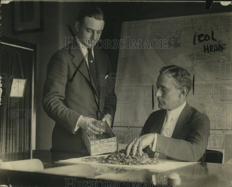 Load image into Gallery viewer, 1922 Press Photo Col CG Sharrell &amp; Major L Waart Dept of Public &amp; Grounds
