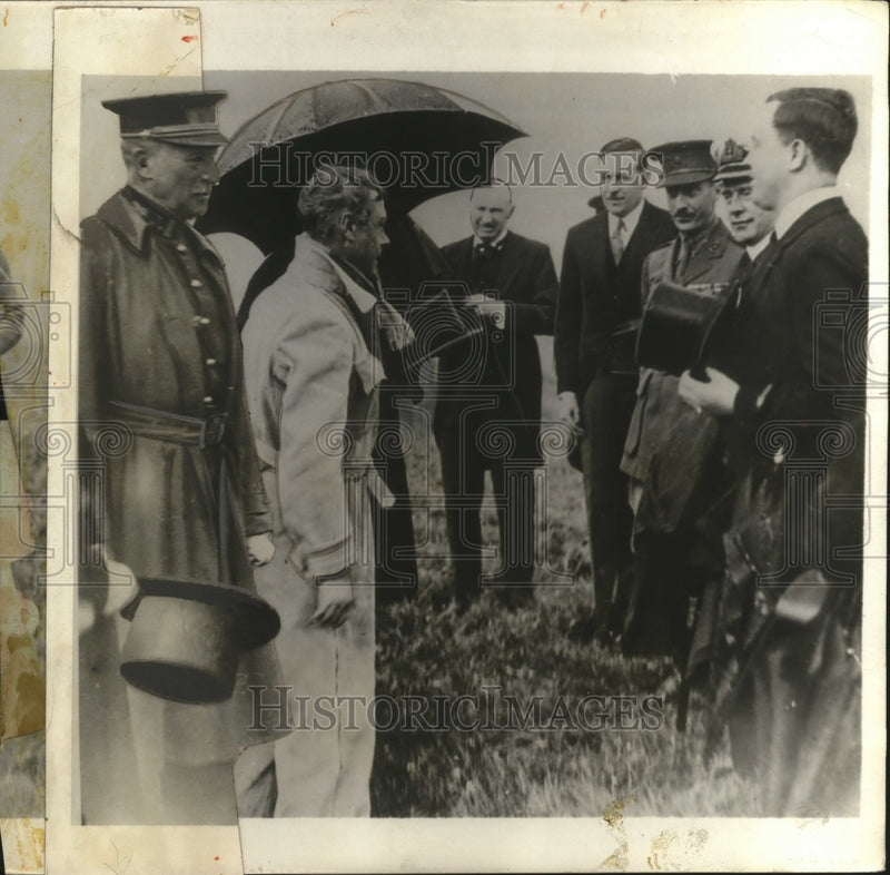 Load image into Gallery viewer, 1930 Press Photo The Prince o Wales at Aerodrome in Antwerp - neo25277
