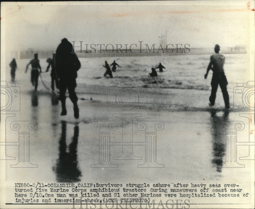 1948 Press Photo Oceanside CA survvors of Marine Corps accident reach shore