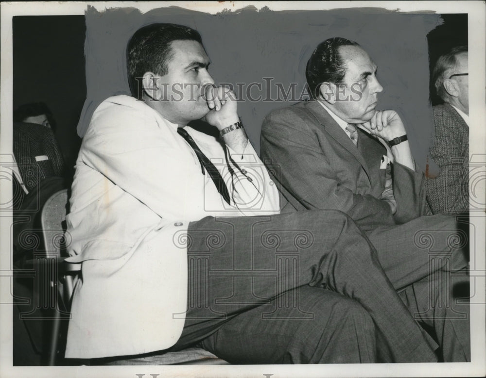 1930 Press Photo Pete Shimrak and D.G Barton of Parkwood Road at Lakewood