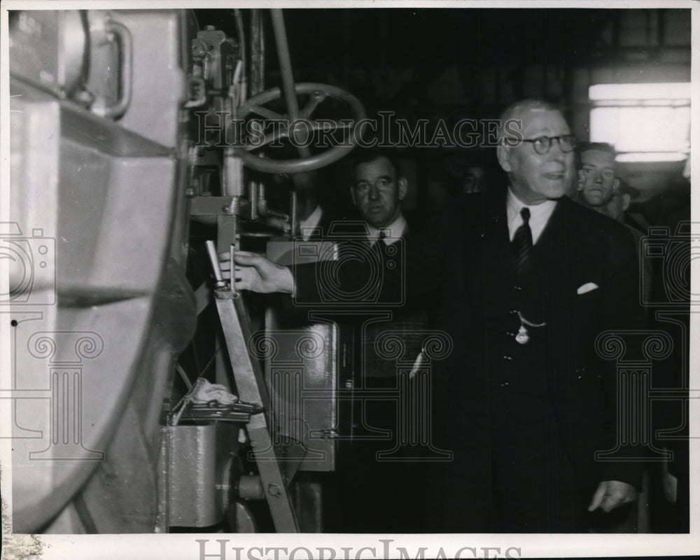1940 Press Photo Agriculture Minister Hon Lee Martin at new dairy factory